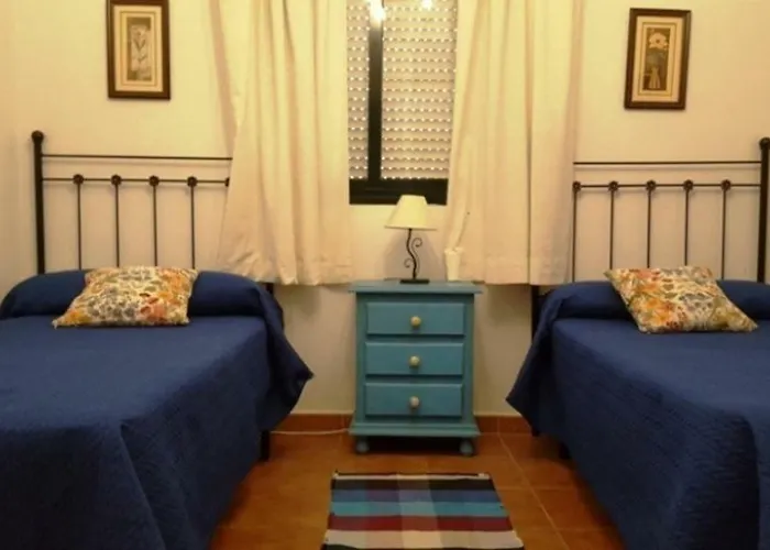 لاس أديلفاس تشاباريلو *